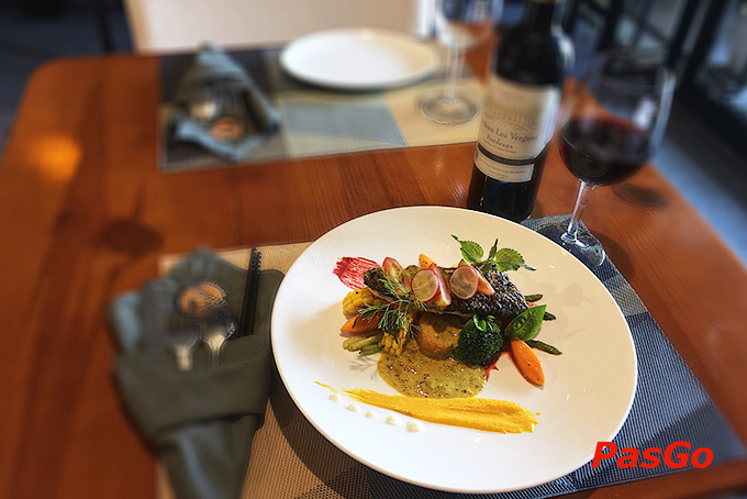 Nhà hàng The Salmon Restaurant Hoàng văn Thụ 3