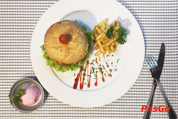 Nhà hàng The Salmon Restaurant Hoàng văn Thụ 7