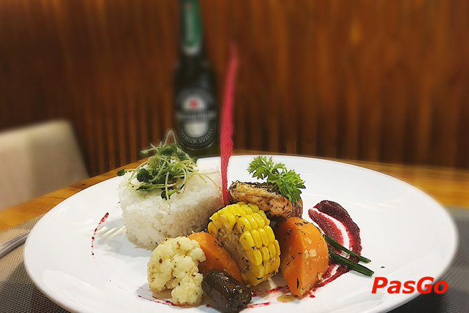 Nhà hàng The Salmon Restaurant Hoàng văn Thụ 8