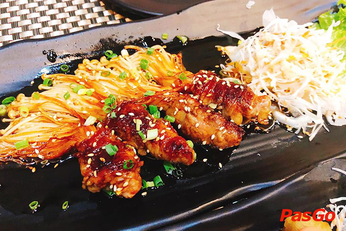 Nhà hàng Uchi Sushi đường 45 7
