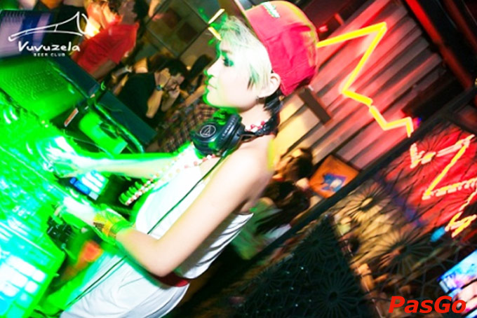 Nhà hàng Vuvuzela Zen Plaza 7