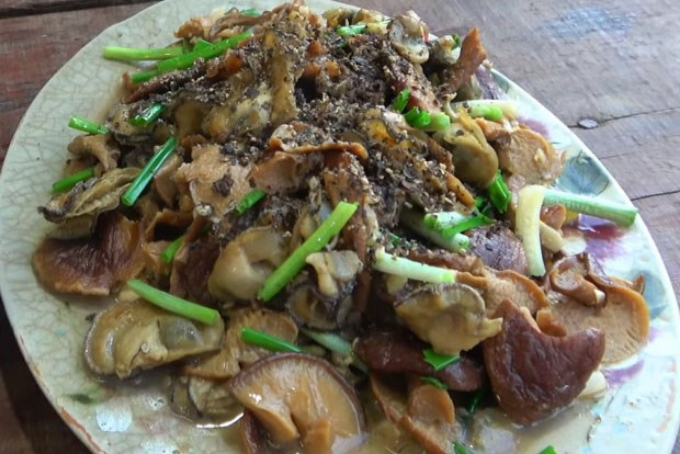 thành phẩm hàu xào nấm