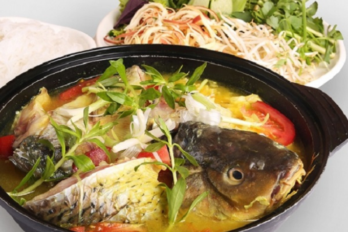 Nấu nước dùng lẩu cá chép