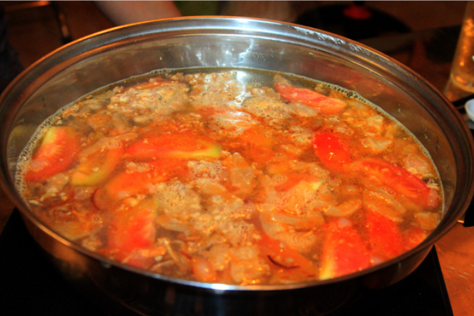 nấu nước lẩu riêu cua bắp bò