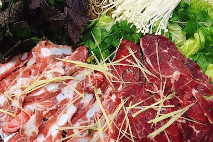 Sơ chế nguyên liệu nấu lẩu riêu cua bắp bò