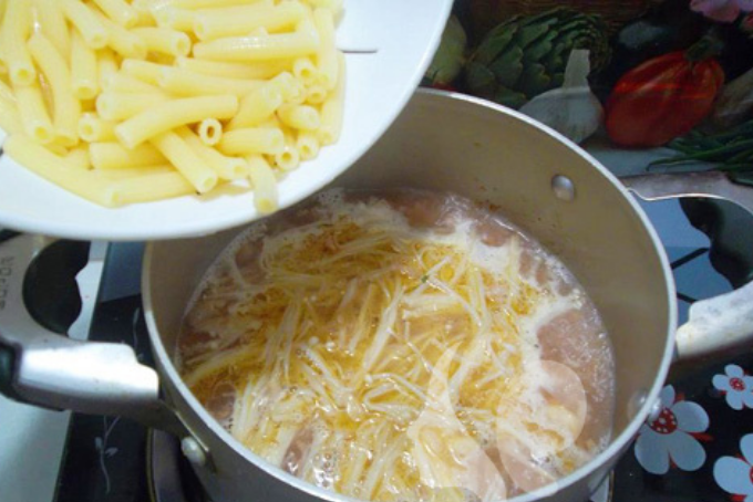 nấu nui tôm thịt