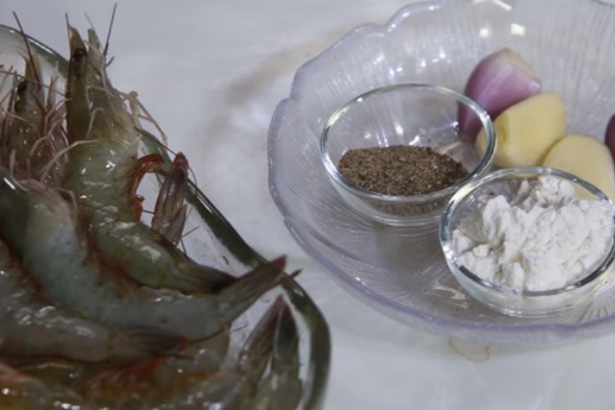 nguyên liệu làm tôm rang muối tỏi ớt