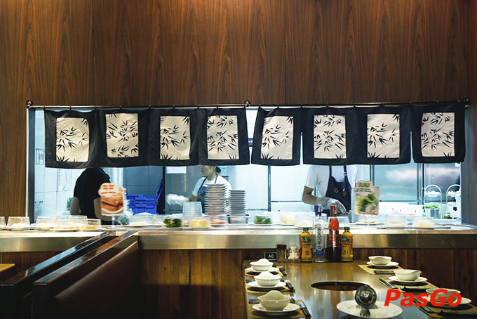 Nhà hàng Lẩu Băng Chuyền Kichi Kichi Hoàng Đạo Thúy 12