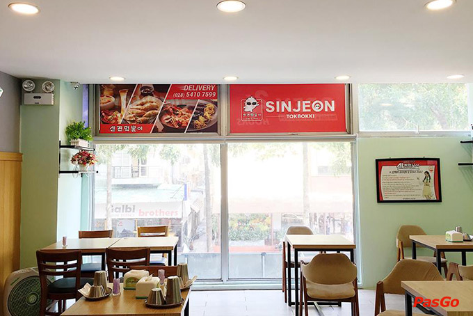 Nhà hàng Sinjeon Tokbokki – Jung Dayul Phạm Văn Nghị 17
