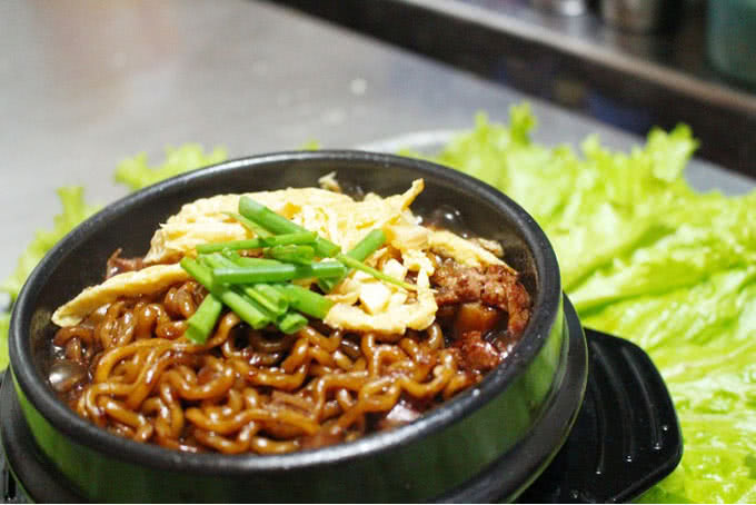 Khám phá các quán ăn gần đay được nhiều người yêu thích ở Hà Nội 10