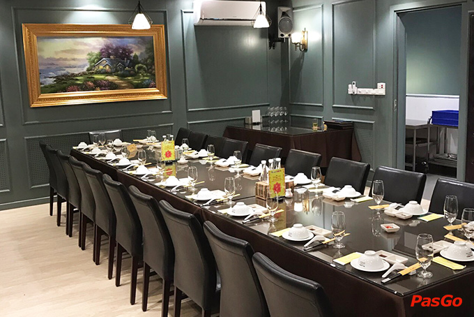 Tông màu sang trọng, ấm cúng của không gian nhà hàng Chen By Namchen Đoàn Trần Nghiệp