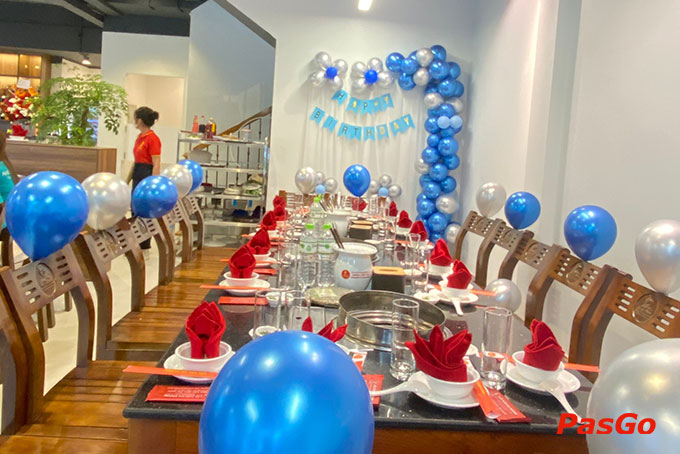 Nhà hàng được thiết kế hiện đại và lịch sự với sức chứa 140 khách có phòng riêng 10