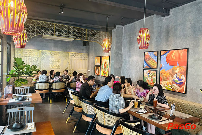 Nhà hàng nằm trên tuyến phố trung tâm, gần Hồ Gươm và phố cổ Hà Nội 11