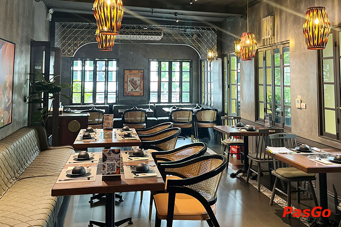 Nhà hàng nằm trên tuyến phố trung tâm, gần Hồ Gươm và phố cổ Hà Nội 13