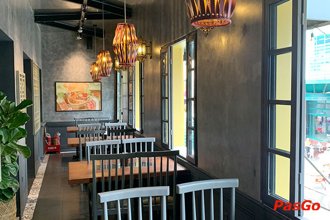 Nhà hàng nằm trên tuyến phố trung tâm, gần Hồ Gươm và phố cổ Hà Nội 15