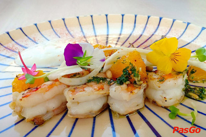 Top nhà hàng không gian lãng mạn cho dịp Valentine 14/2 ở TpHCM 6