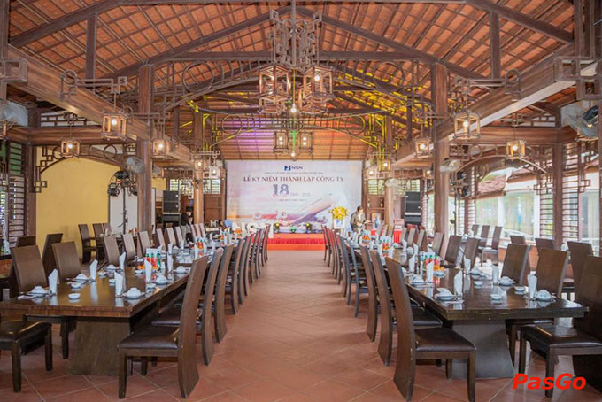 Tổ chức tiệc tại nhà hàng có phòng riêng hát karaoke 10