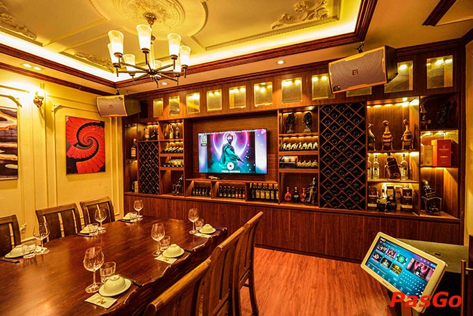 Tổ chức tiệc tại nhà hàng có phòng riêng hát karaoke 4