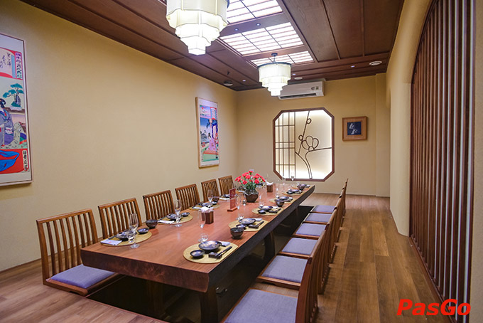 Tổ chức tiệc tại nhà hàng có phòng riêng hát karaoke 7