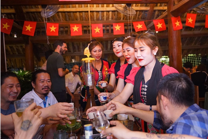 Top 5+ quán nhậu Hồ Tây nổi tiếng mồi ngon, rượu chất 4