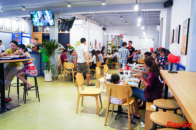 Nhà hàng Lobster Roll Trương Công Định 16