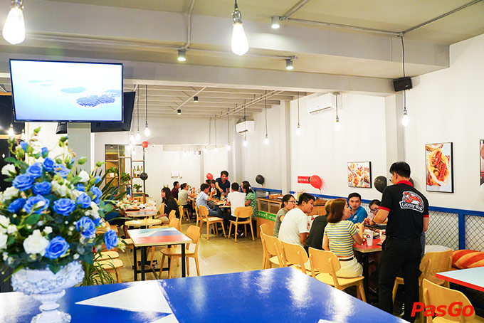 Nhà hàng Lobster Roll Trương Công Định 18