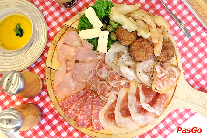 Mamma Mia - Italian Restaurant -8